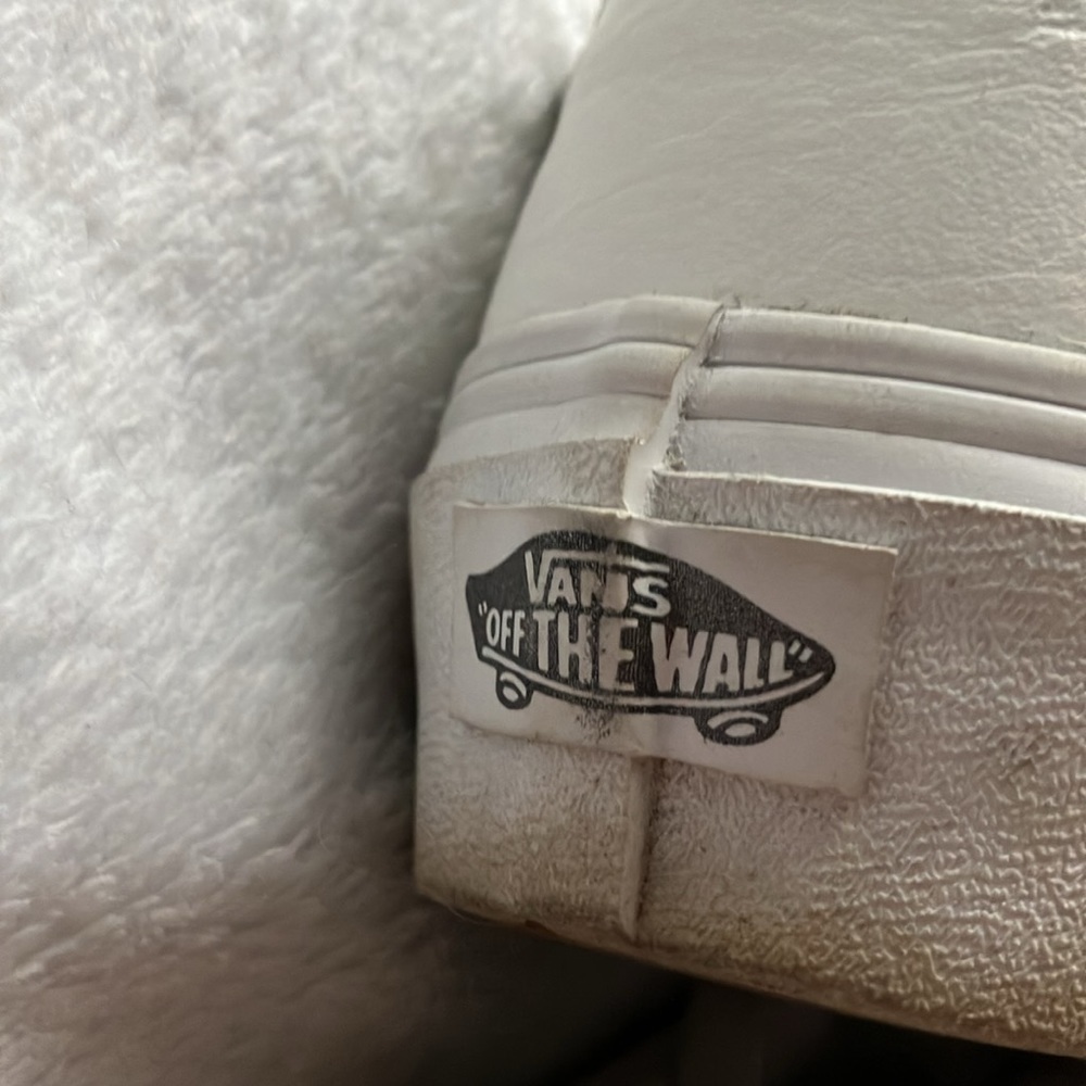 Vans - Picture 8 of 9